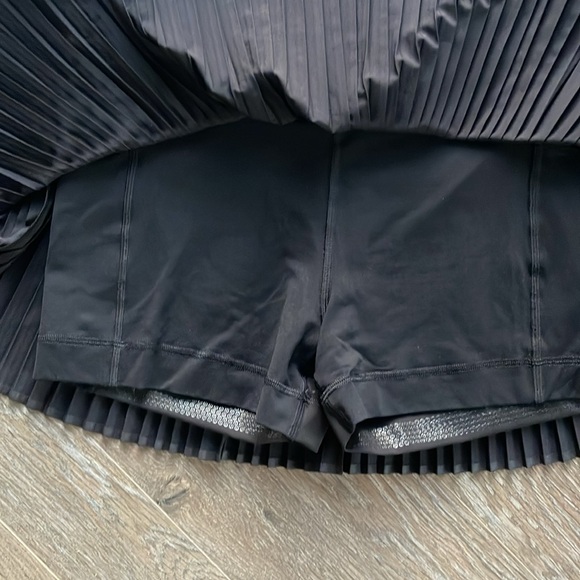 Lululemon Varsity High-Rise Pleated Tennis Skirt Size 8 - Picture 3 of 3